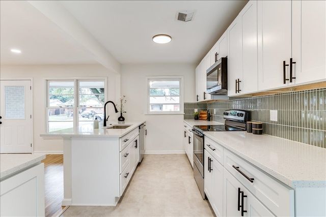 1238 N Derby Ave, Derby, KS 67037