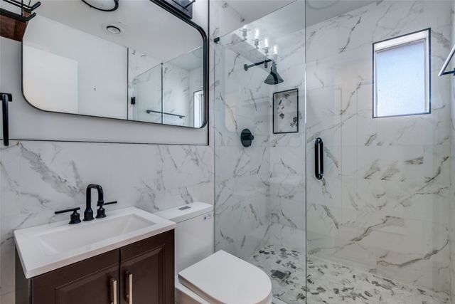 6202 Ravendale Lane, Dallas, TX 75214