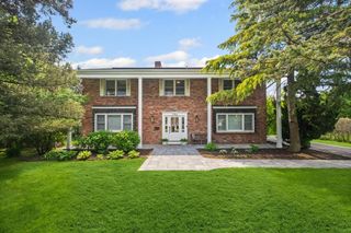 294 Oak Neck Lane, West Islip, NY 11795