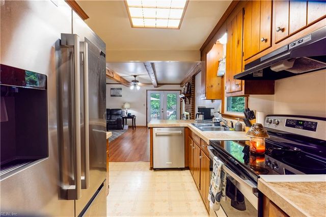 8153 Meandering LN, North, VA 23128