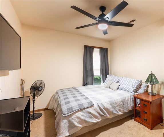 8153 Meandering LN, North, VA 23128