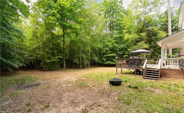 8153 Meandering LN, North, VA 23128
