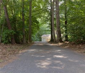 8153 Meandering LN, North, VA 23128