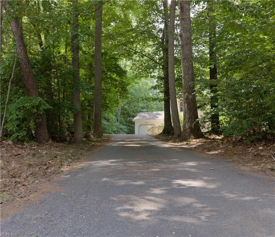 8153 Meandering LN, North, VA 23128