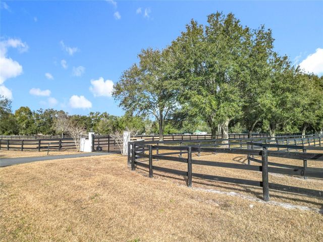 21051 SE 42ND STREET, Morriston, FL 32668