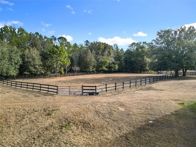 21051 SE 42ND STREET, Morriston, FL 32668