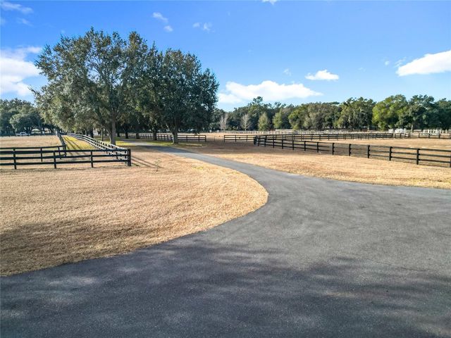 21051 SE 42ND STREET, Morriston, FL 32668