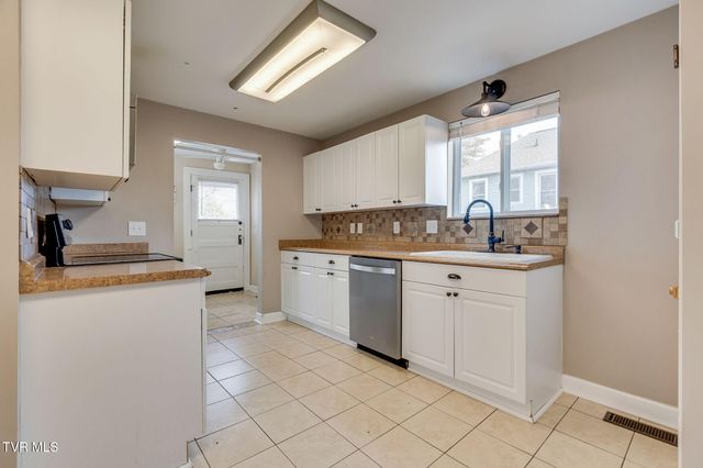 102 West Maple Street, Johnson City, TN 37604