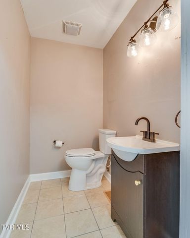 102 West Maple Street, Johnson City, TN 37604