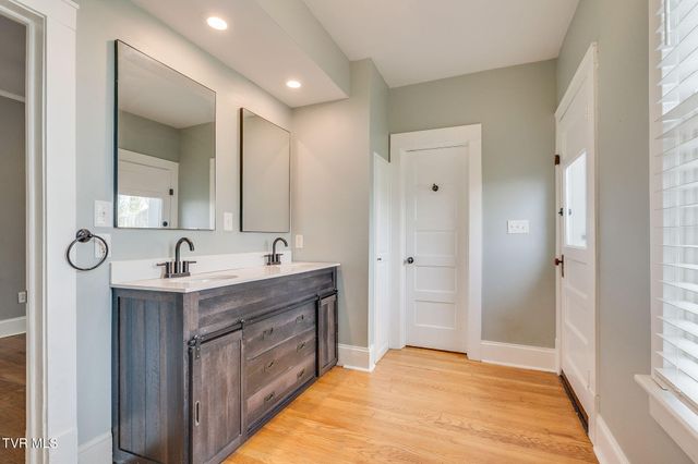 102 West Maple Street, Johnson City, TN 37604