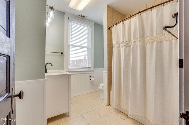 102 West Maple Street, Johnson City, TN 37604