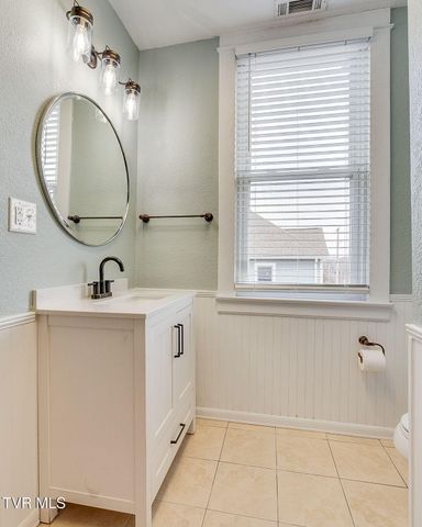 102 West Maple Street, Johnson City, TN 37604