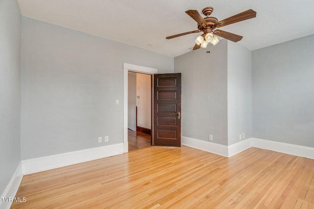 102 West Maple Street, Johnson City, TN 37604