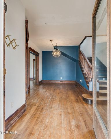 102 West Maple Street, Johnson City, TN 37604