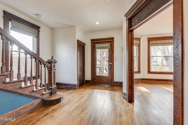 102 West Maple Street, Johnson City, TN 37604