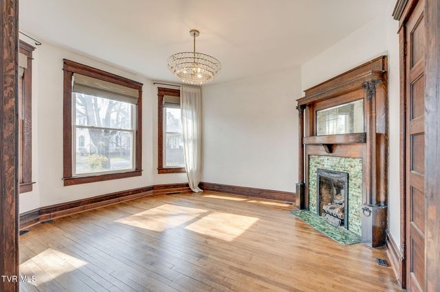 102 West Maple Street, Johnson City, TN 37604