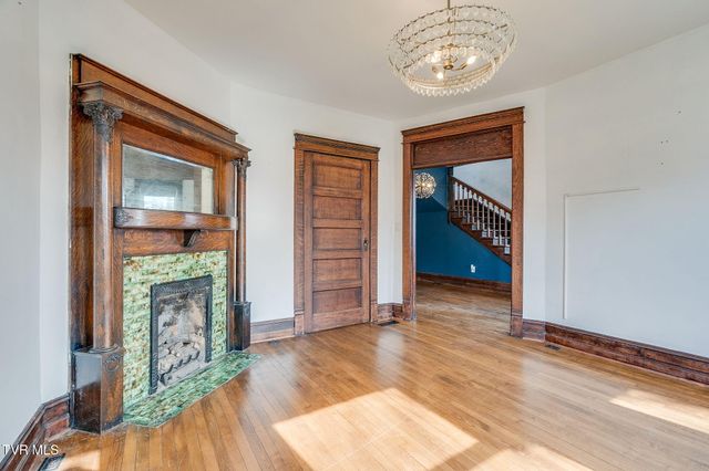 102 West Maple Street, Johnson City, TN 37604