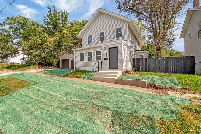 1111 Gaines Street, Davenport, IA 52804