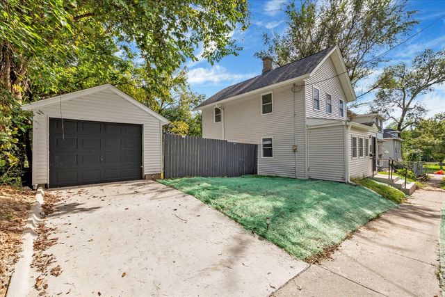 1111 Gaines Street, Davenport, IA 52804