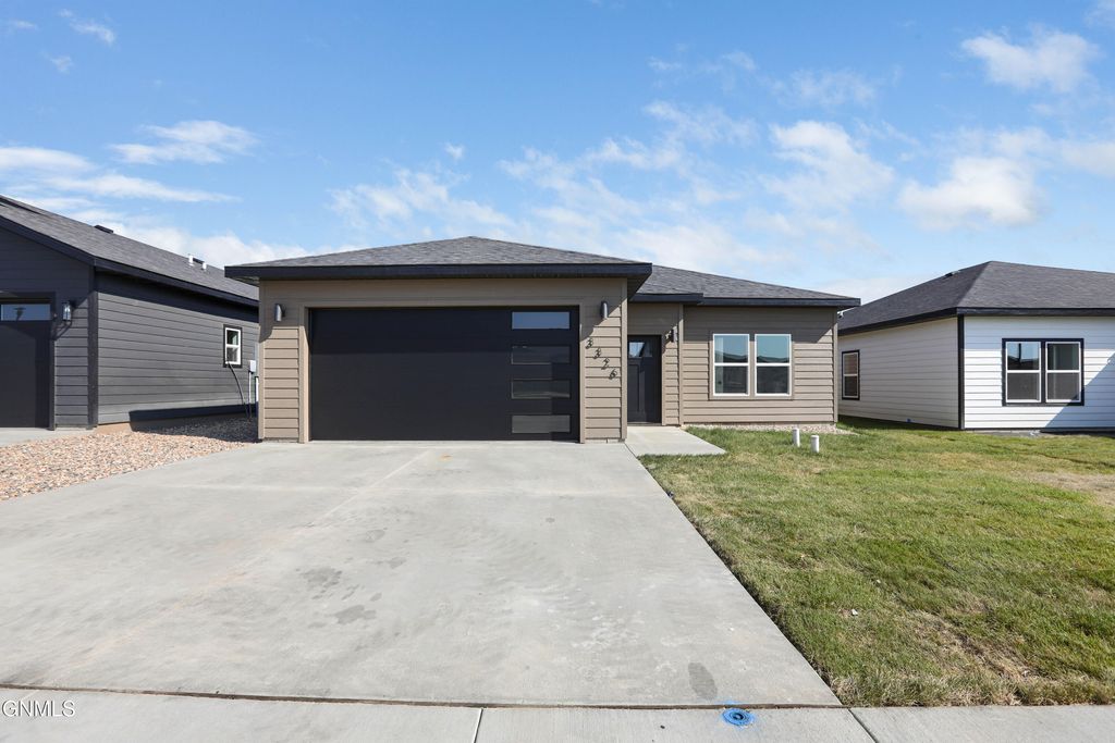 3326 34th Street W, Williston, ND 58801 photo 2