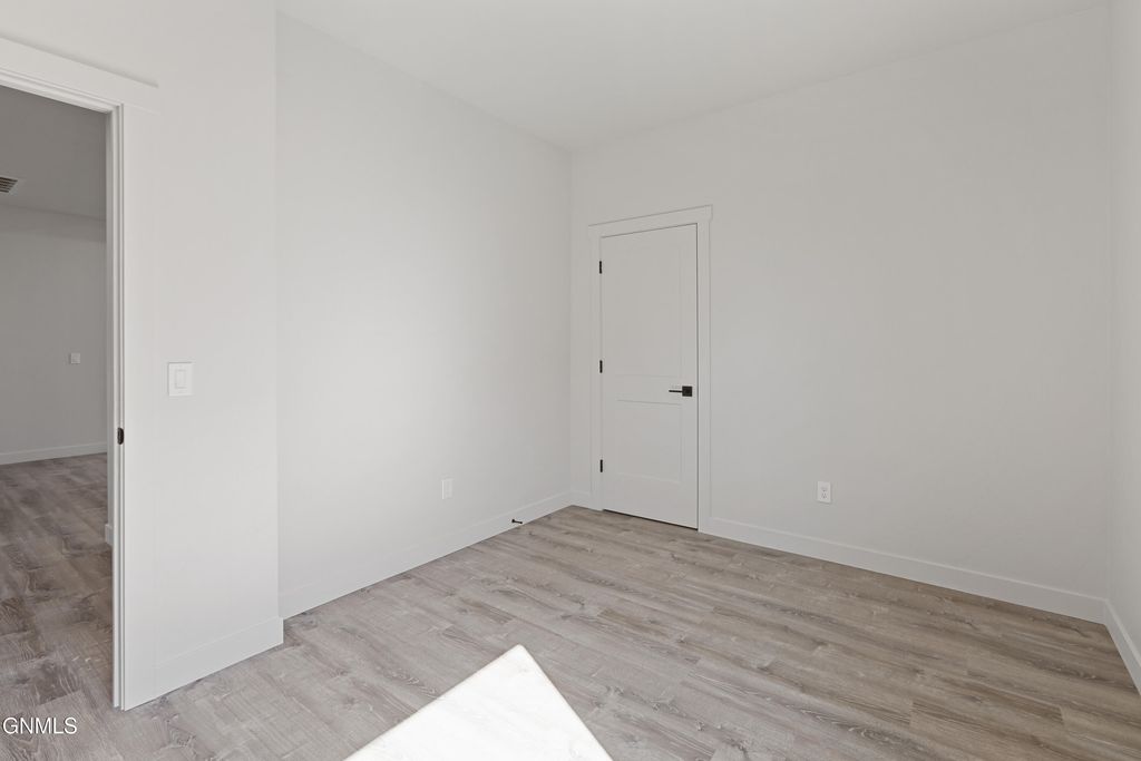 3326 34th Street W, Williston, ND 58801 photo 3
