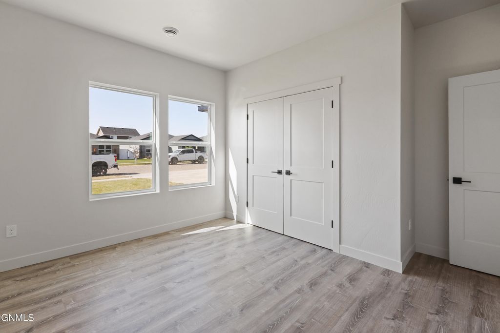 3326 34th Street W, Williston, ND 58801 photo 4