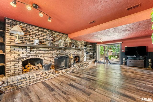 25622 1ST Avenue N, Hillsdale, IL 61257