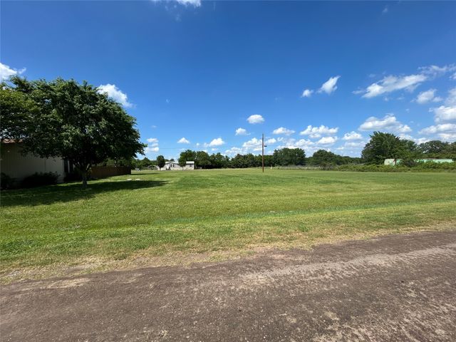 129 Saint Michaels Drive, Trinidad, TX 75163
