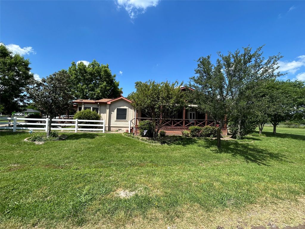 129 Saint Michaels Drive, Trinidad, TX 75163