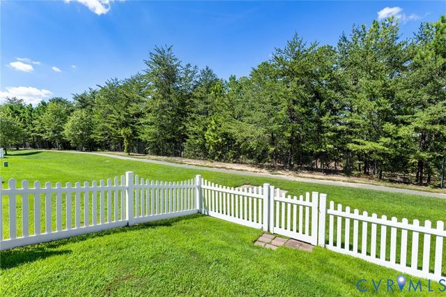8878 Ringview Dr, Mechanicsville, VA 23116
