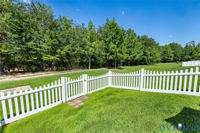 8878 Ringview Dr, Mechanicsville, VA 23116