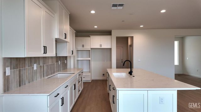 7405 Cryosphere Street, Bakersfield, CA 93311