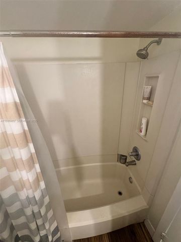 6900 SW 39th Street 106J, Davie, FL 33314