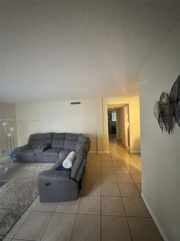 6900 SW 39th Street 106J, Davie, FL 33314