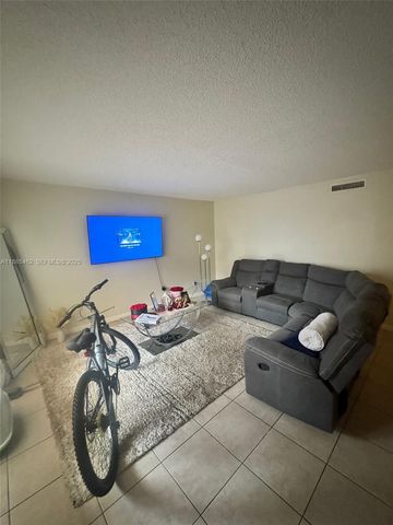 6900 SW 39th Street 106J, Davie, FL 33314