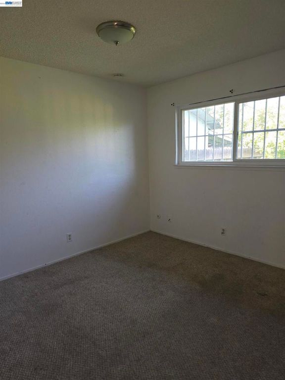 Image 10 of property listing at 6933 Kermit Ln, Stockton, CA 95207