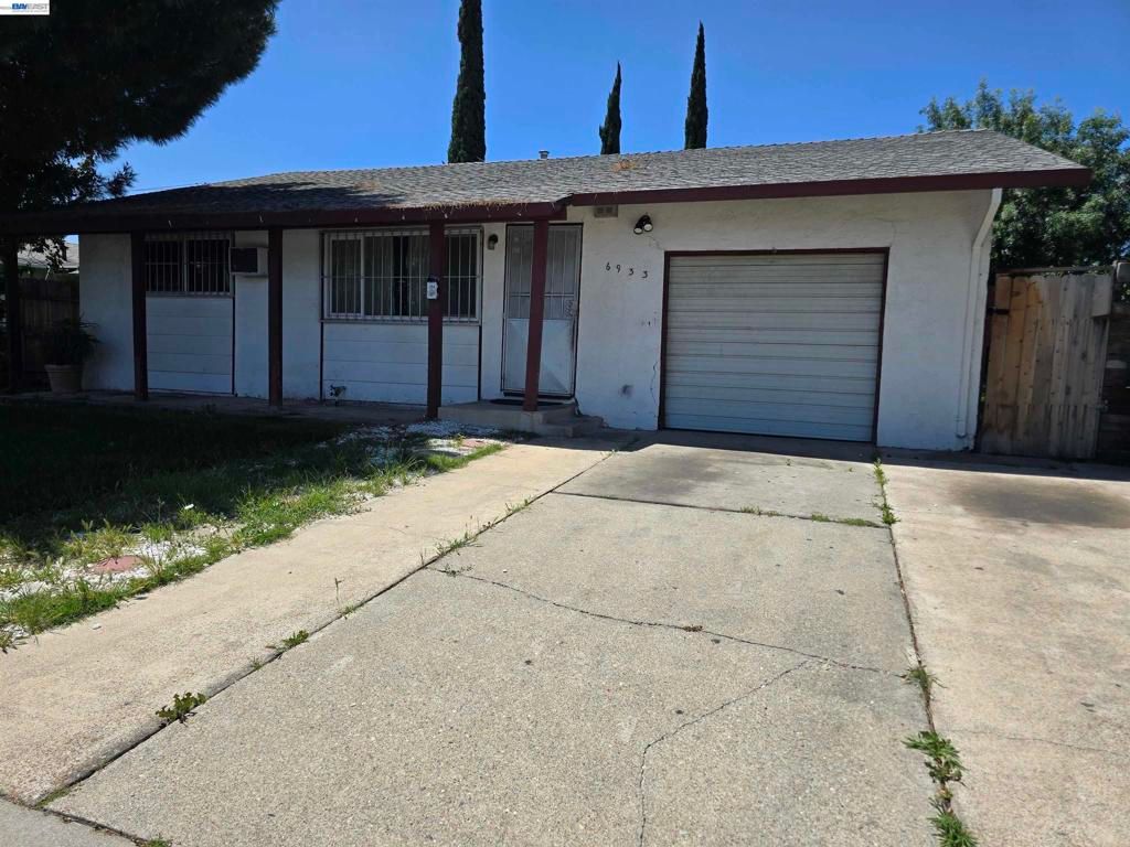 Image 2 of property listing at 6933 Kermit Ln, Stockton, CA 95207
