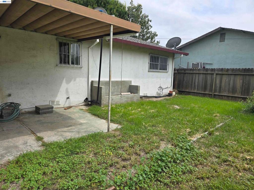 Image 3 of property listing at 6933 Kermit Ln, Stockton, CA 95207
