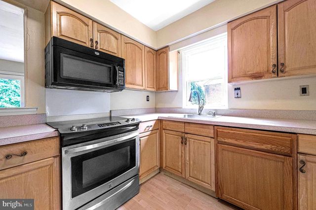 215 GOSHEN RD, Schwenksville, PA 19473