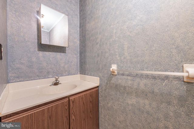 215 GOSHEN RD, Schwenksville, PA 19473