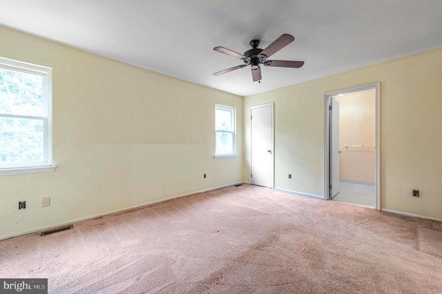 215 GOSHEN RD, Schwenksville, PA 19473