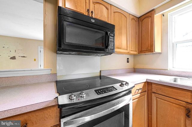 215 GOSHEN RD, Schwenksville, PA 19473