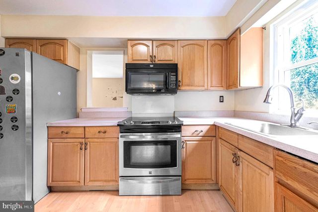 215 GOSHEN RD, Schwenksville, PA 19473