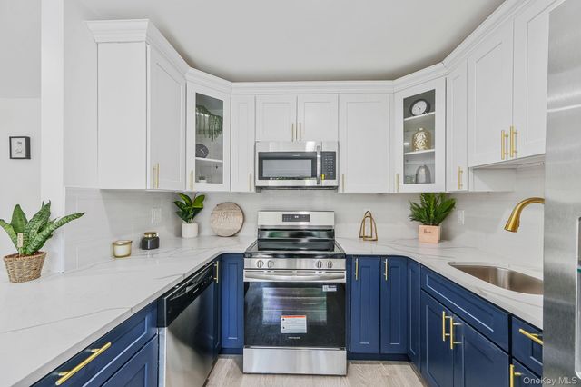 38 Columbia Avenue, Westhampton, NY 11977