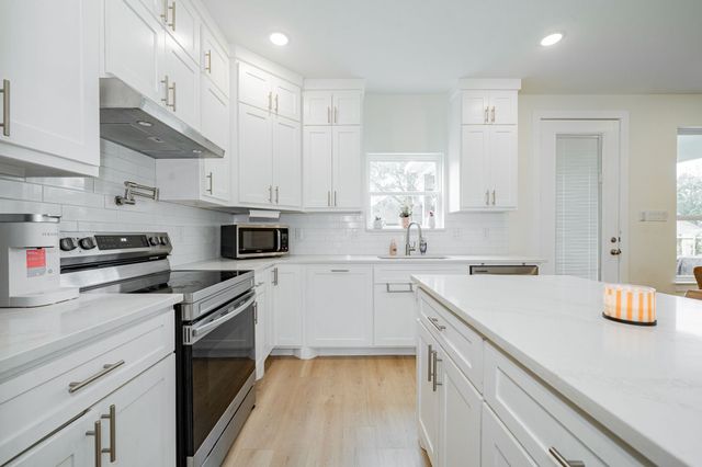 319 Coral Reef Street, Gun Barrel City, TX 75156