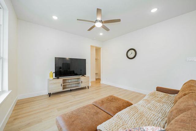 319 Coral Reef Street, Gun Barrel City, TX 75156