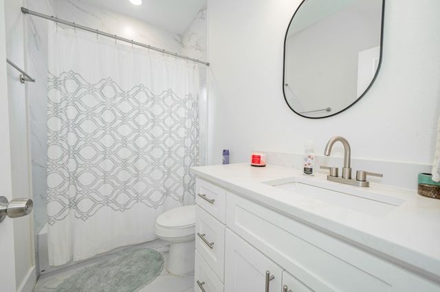 319 Coral Reef Street, Gun Barrel City, TX 75156