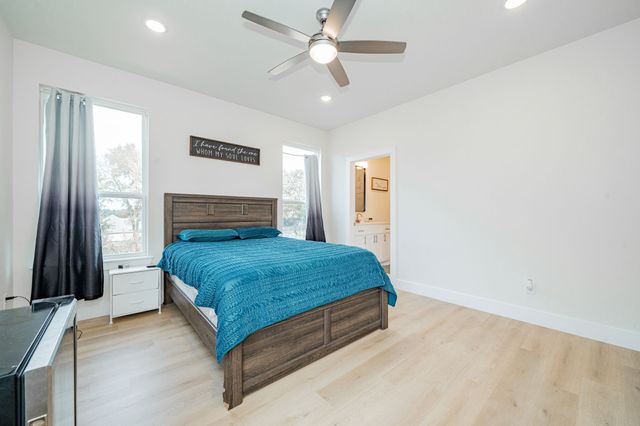 319 Coral Reef Street, Gun Barrel City, TX 75156