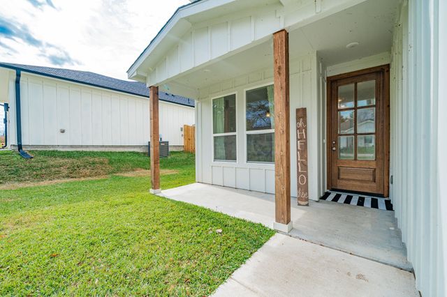 319 Coral Reef Street, Gun Barrel City, TX 75156