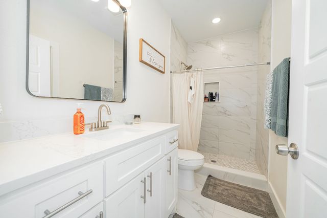 319 Coral Reef Street, Gun Barrel City, TX 75156